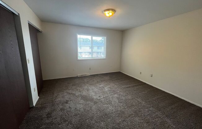 2 beds, 1.5 baths, $625, Unit E1