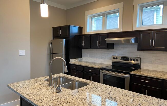 1 bed, 1 bath, 780 sqft, $905, Unit 423