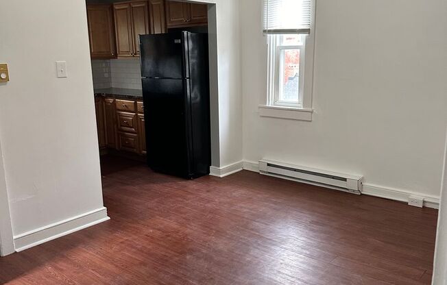 2 beds, 1 bath, $1,250, Unit Apt. 6