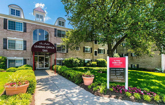 Leasing Office at Dulles Glen, Virginia, 20170