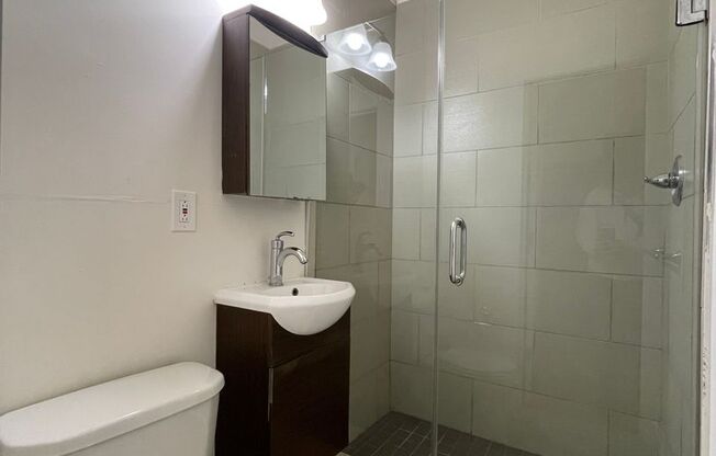 3 beds, 2 baths, $1,695, Unit Unit 03