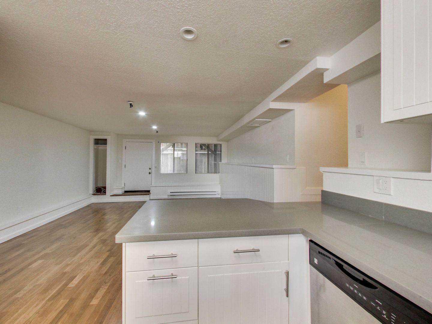 193 B HENRY ST