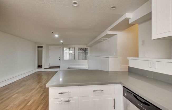 193 B HENRY ST