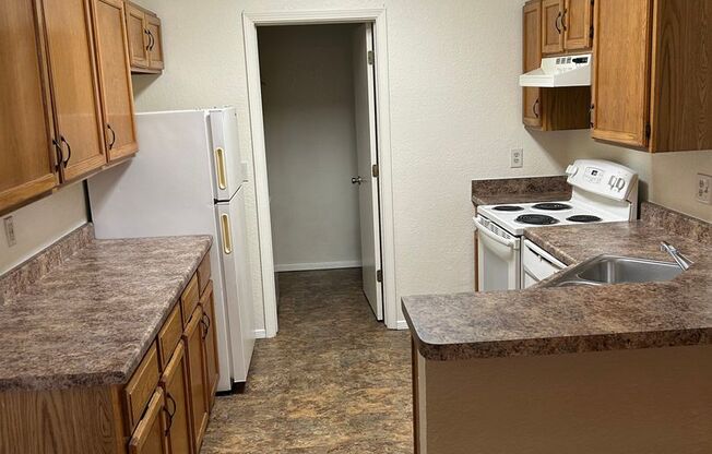 2 beds, 2 baths, 957 sqft, $1,015, Unit 31