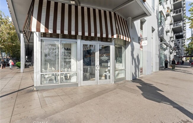 1 bed, 1 bath, 800 sqft, $2,700