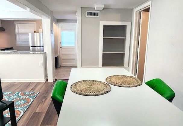 1 bed, 1 bath, 572 sqft, $1,400, Unit 1