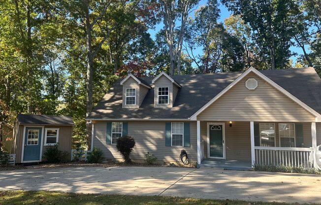 Charming 3-Bedroom Home Near Lake Lanier!