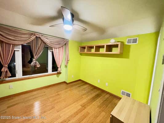 21 PEARSALL ST