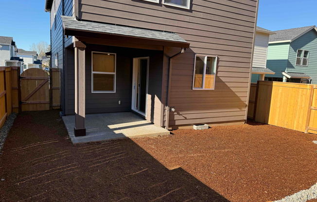 5911 NE 121 WAY