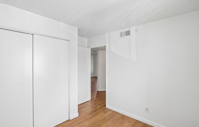 3 beds, 1 bath, 950 sqft, $975, Unit 201
