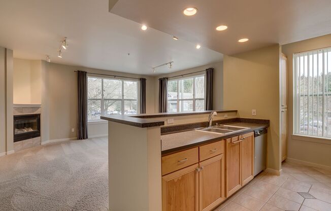 Spacious 2 bedroom Condo in Downtown Redmond