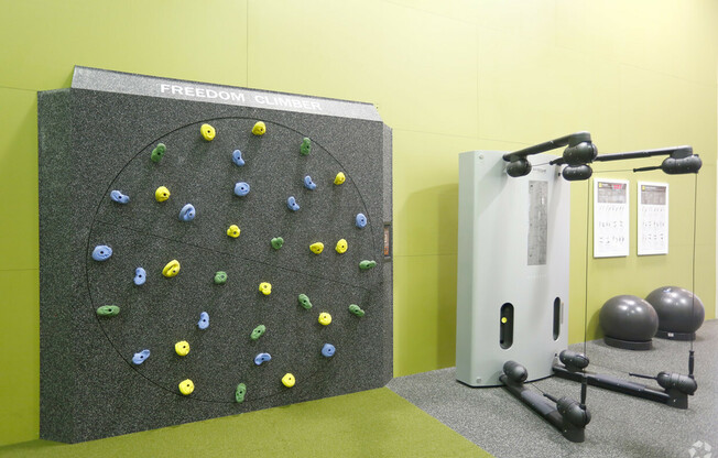 Amentity Fitness Rock wall