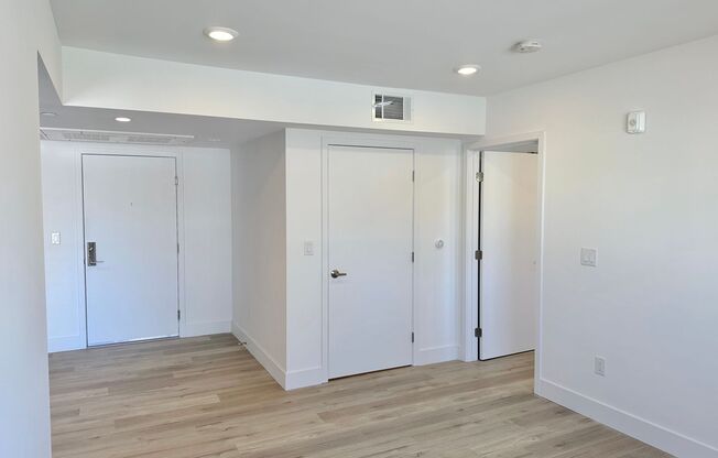 1 bed, 1 bath, 607 sqft, $2,440, Unit 602