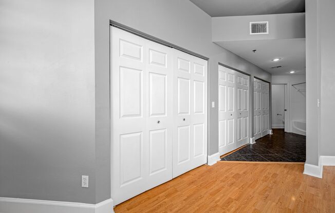 Studio, 1 bath, 1,000 sqft, $1,900, Unit 308