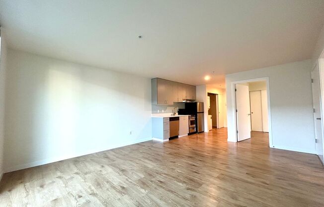 2 beds, 1 bath, 633 sqft, $2,095, Unit 205