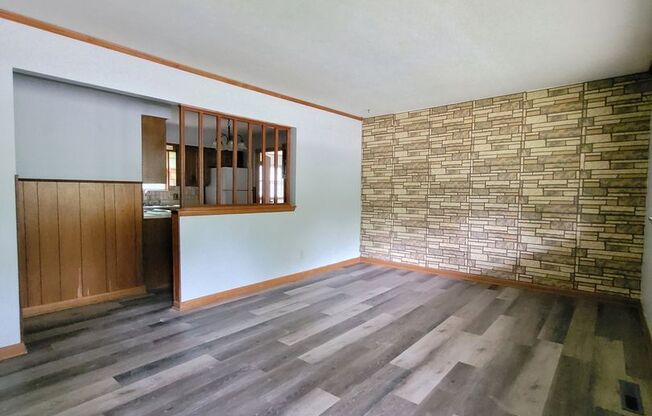 Move In Special! 4 Bedroom 1.5 Bath house!