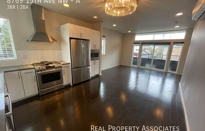 8769 15 AVE NW