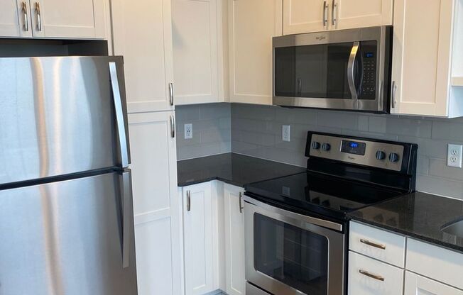 1 bed, 1 bath, 617 sqft, $1,475, Unit 322