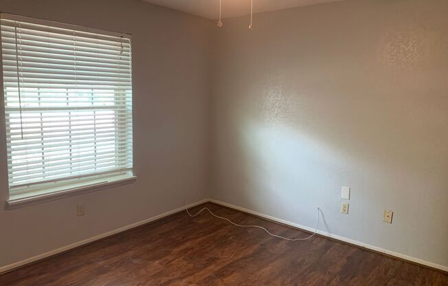 2 beds, 1 bath, $1,365