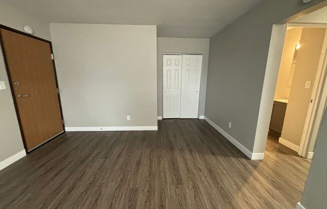 2 beds, 1 bath, 888 sqft, $975, Unit 2