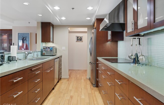 3 beds, 3.5 baths, 2,426 sqft, $7,500, Unit 609