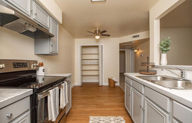 2 beds, 1 bath, 945 sqft, $1,695, Unit 73158