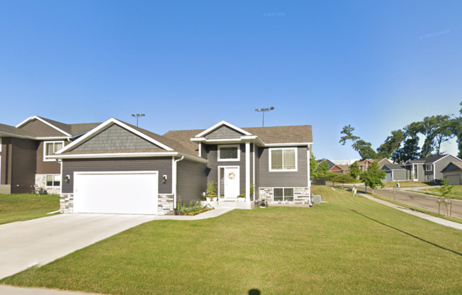 Beautiful and Spacious 4 Bedroom 3 Bath Available For Rent!