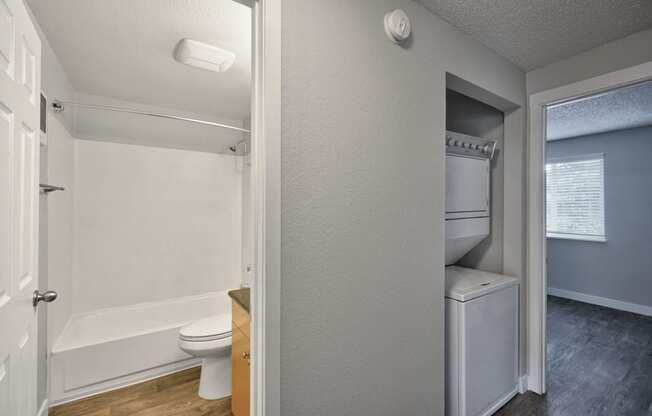 The Goose Aloha, Oregon Hallway with View of Bathroom and Washer and Dryer