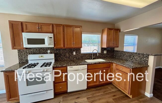123 N 12 AVE