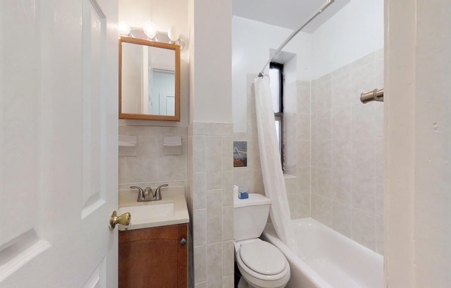 2 beds, 1 bath, $4,200, Unit 15