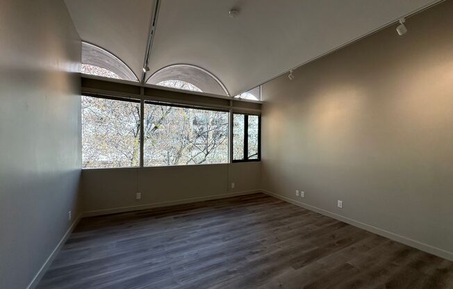 Studio, 1 bath, 425 sqft, $1,750, Unit 302