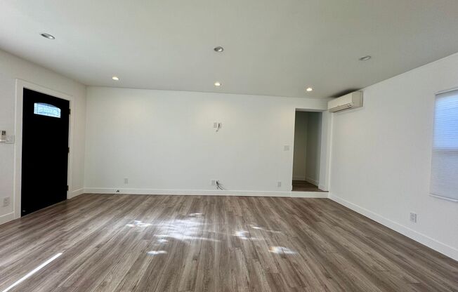 Great location, minutes away from Burbank Studios and Downtown Shop’s and restaurants