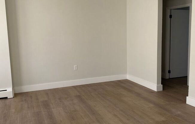 2 beds, 1 bath, $1,900, Unit 206