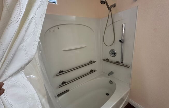 2 beds, 2 baths, $1,610, Unit UNIT 1091