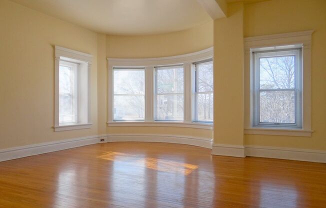 Charming 3 BD/2 BATH right across the street from Forest Park!