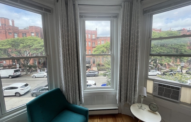 302 NEWBURY ST