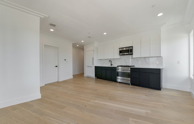 1 bed, 1 bath, 710 sqft, $3,000, Unit 401