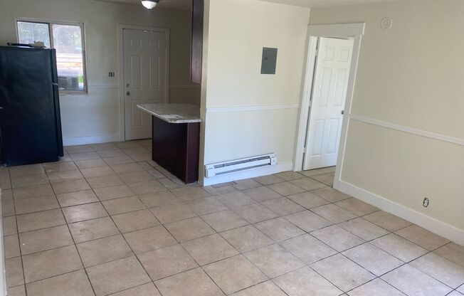 1 bed, 1 bath, 570 sqft, $975, Unit #5