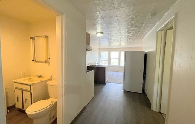 1 bed, 1 bath, $1,095, Unit 6