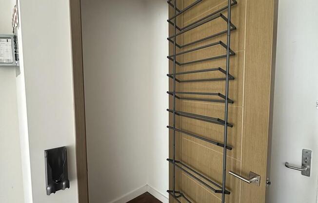 1 bed, 1 bath, 712 sqft, $4,350, Unit 17G