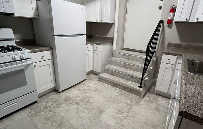 1 bed, 1 bath, $1,000, Unit CA 137-B