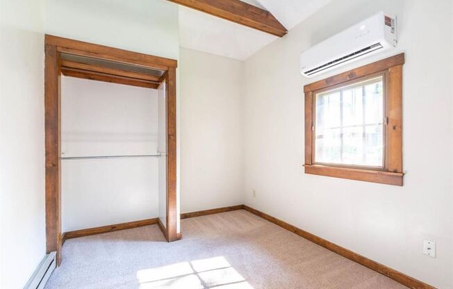 2 beds, 1 bath, $3,024, Unit 219 1/2 Carriage House