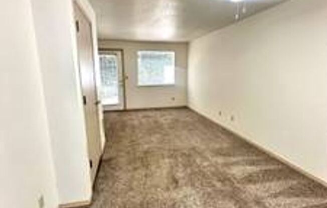 2 beds, 1.5 baths, 900 sqft, $1,575, Unit 3701-02