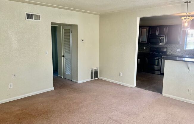 2 beds, 1 bath, 913 sqft, $2,025, Unit 203