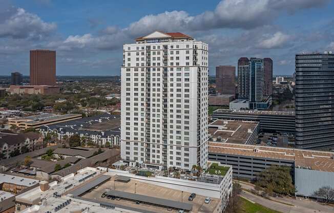 an aerial view of the aprtmnent white building  in Houston, TX