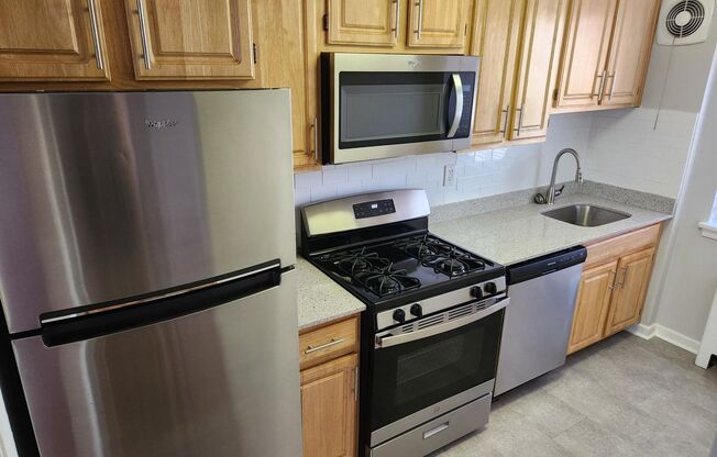 2 beds, 1 bath, 897 sqft, $2,335, Unit B-07