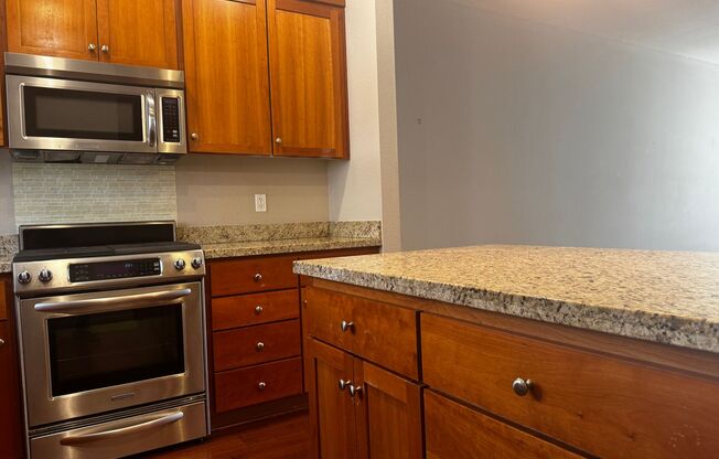 Bright, Meticulously-Maintained Mountain View Townhome – Adjacent to Sierra Vista Park