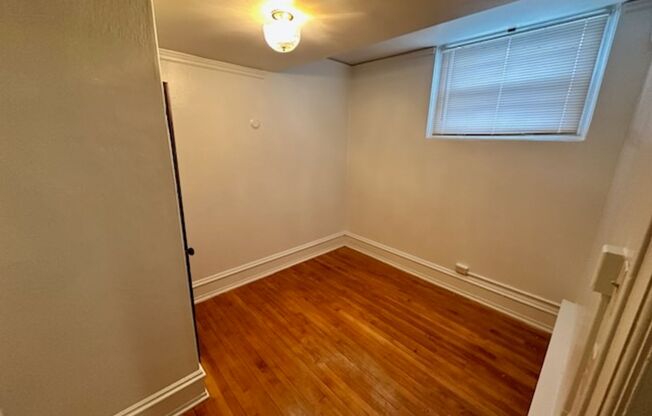 2 beds, 1 bath, 914 sqft, $1,235, Unit C01