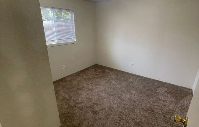 2 beds, 1 bath, $1,155, Unit 747.5