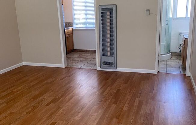 Studio, 1 bath, 408 sqft, $1,595, Unit 04